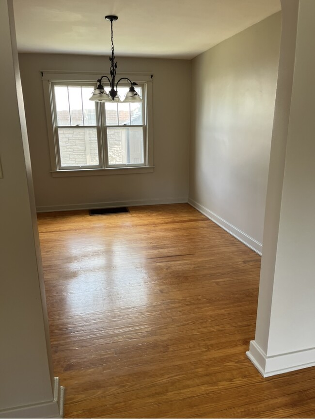 Dining room - 414 W Walnut St