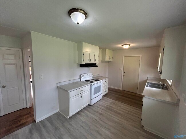 Building Photo - 603 Hal St NW