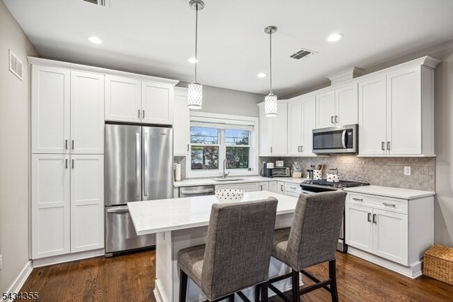 Building Photo - 25 Stonybrook Cir