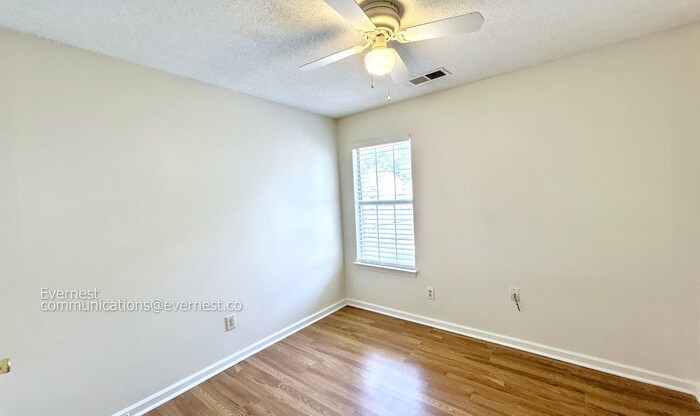 Building Photo - 9299 Grove Manor Dr