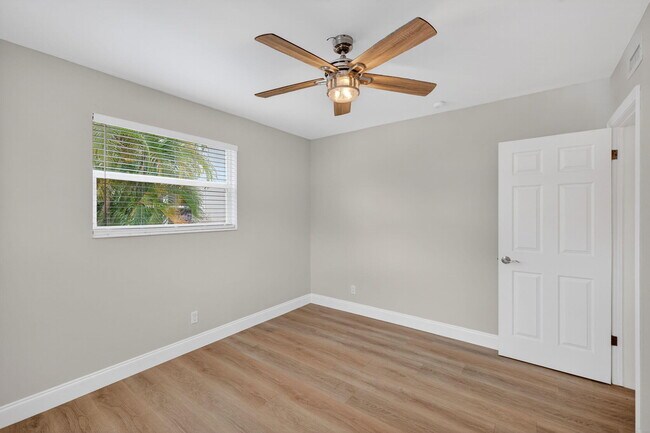 Building Photo - 2591 NE 55th Ct
