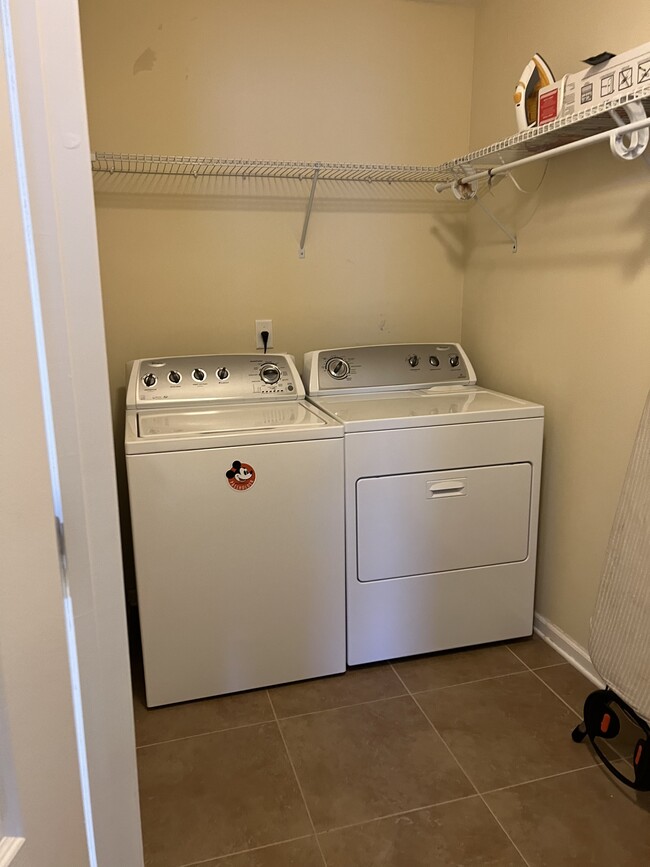 Laundry room - 486 Walnut Dr