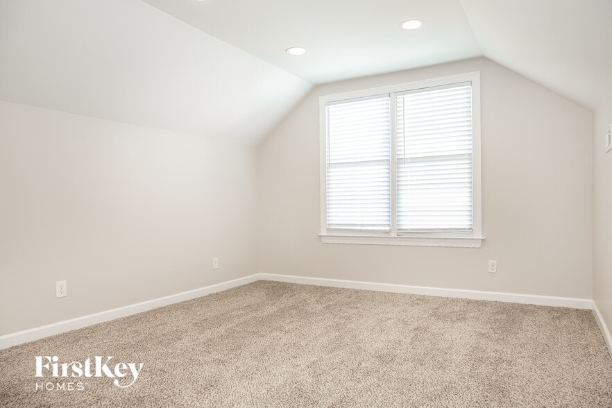 Building Photo - 2818 Saintfield Pl