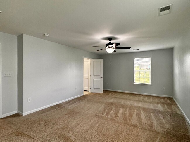 Building Photo - 145 Holly Hill Dr