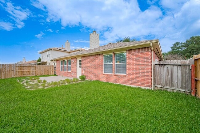 Building Photo - 17323 Thicket Hollow Ln