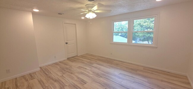 Building Photo - 3312 S Graystone Pl