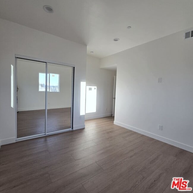 Building Photo - 10827 1/2 Peach Grove St