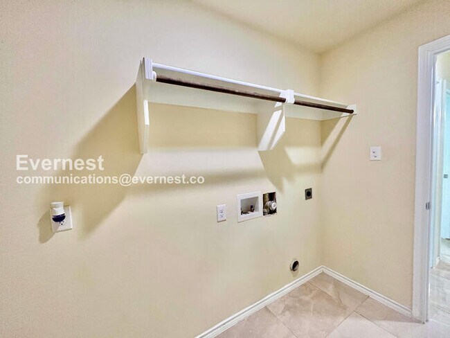 Building Photo - 1413 Avenue A