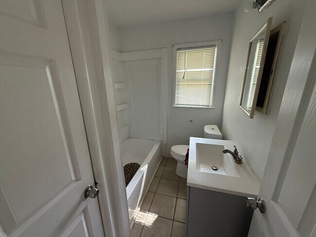 Building Photo - Charming 4-Bedroom Home in Forest Park, GA...