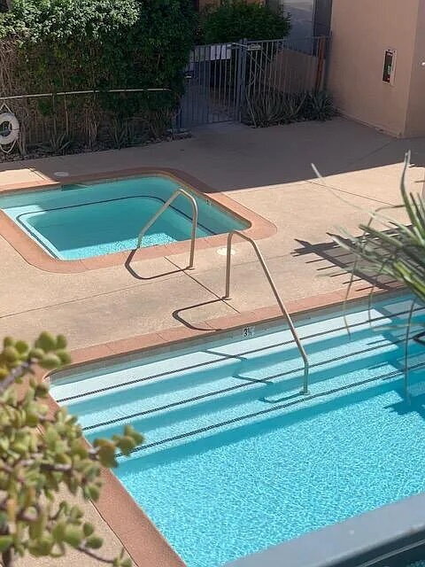 Building Photo - "Chic Desert Living: Spacious 2-Bed, 2-Bath Oasis in Palm Springs!"