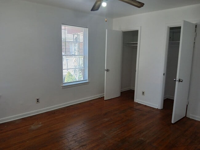 Building Photo - Avon 3019-3021