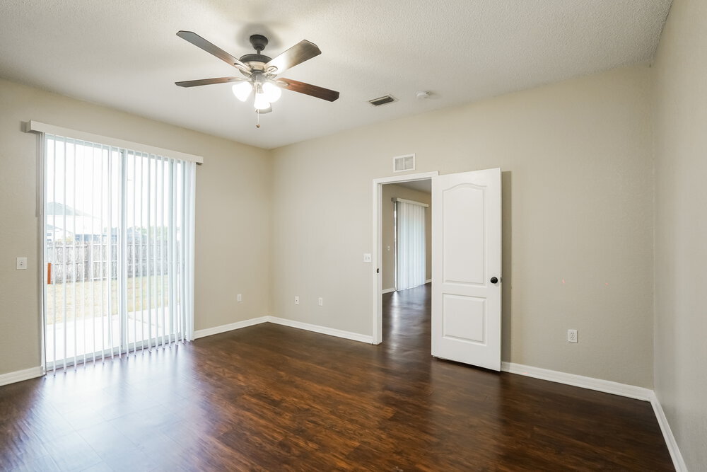 Building Photo - 6033 Live Oak Dr