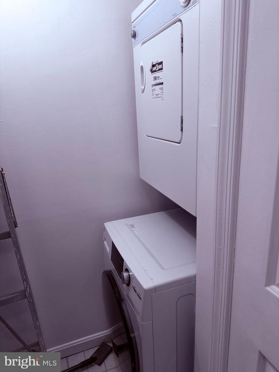 Building Photo - 3881 Porter St NW