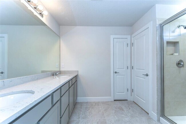 Building Photo - 30600 Thunderbird Dr