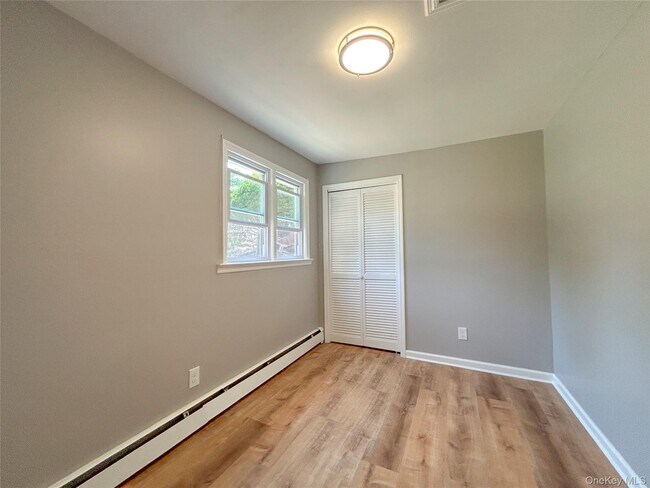 Building Photo - 306 3rd Rd