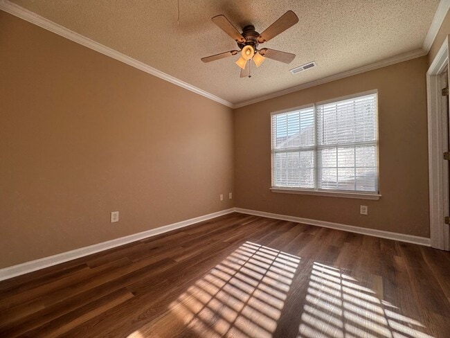 Building Photo - Fabulous 4BR 2.5 Home