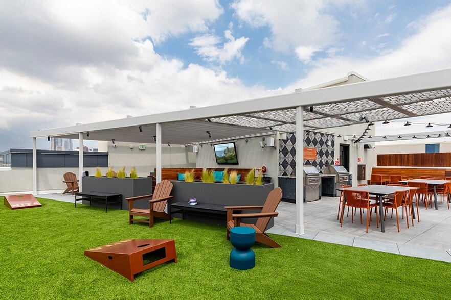 Building Photo - Quin & Nita