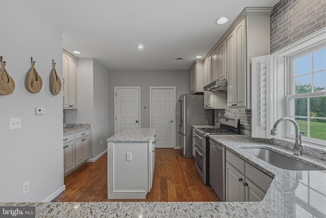 Building Photo - 40923 Browns Ln