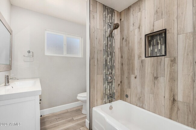 Building Photo - 429 W Flower St