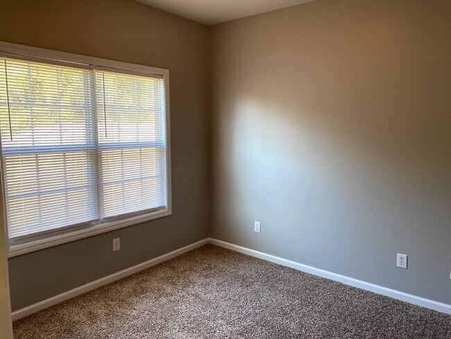 Building Photo - 3514 Choctaw Dr SE