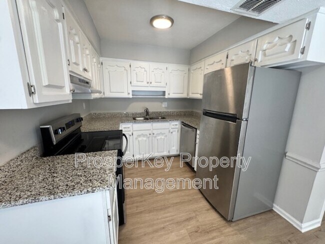 Building Photo - 4814 Fairview Dr