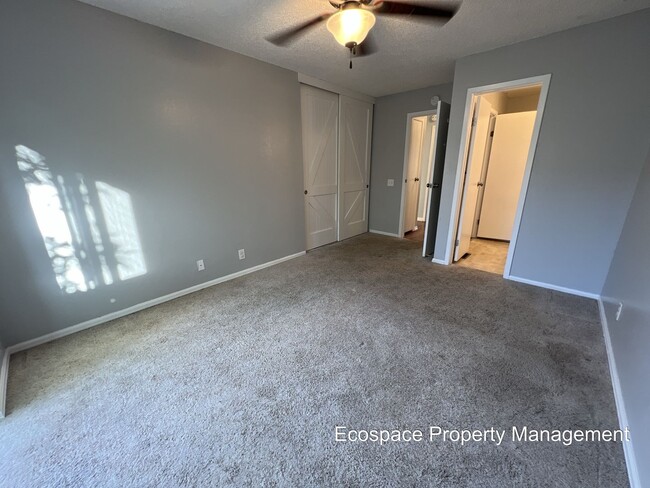 Building Photo - Beautiful Townhouse in Aurora's Mission Vi...