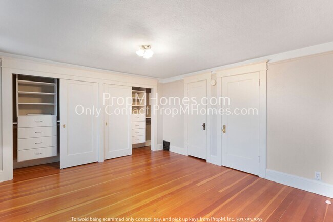 Building Photo - Discover Serenity in King Neighborhood!