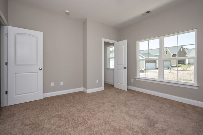 Building Photo - 1142 Almerton Dr