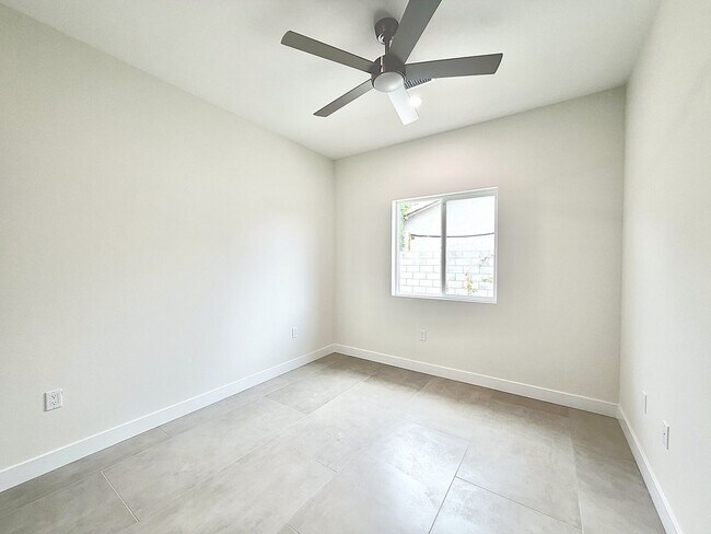 Building Photo - AVAILABLE NOW!! Beautiful 4 Bedroom 3 Bathroom Home in Cathedral City