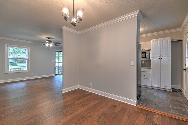 Building Photo - 2708 Schumway Dr