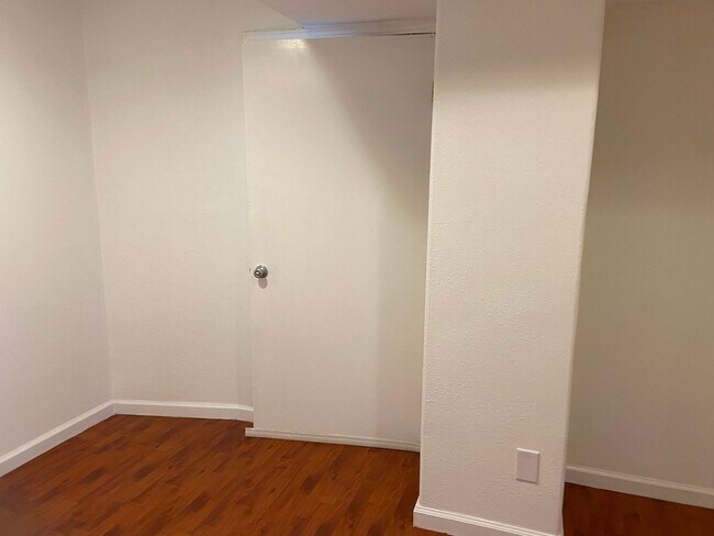 Building Photo - Classic & Timeless Parkside Home 3BD / 2.5BA