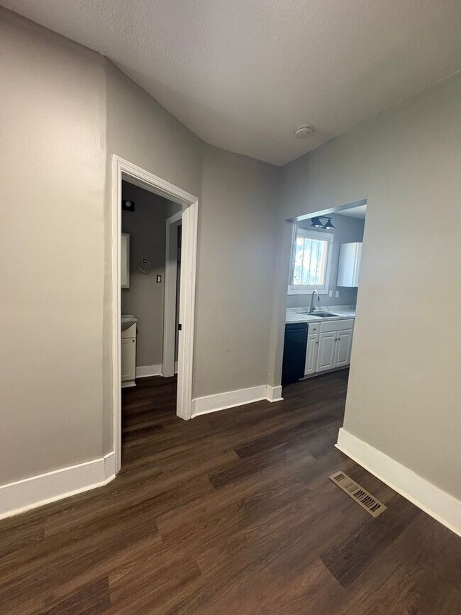 Building Photo - A charming 3-bedroom, 2 bath House