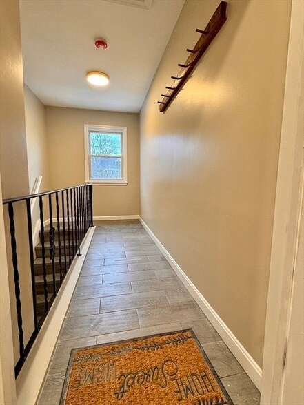 Building Photo - 34 Gates Ln