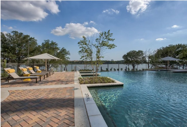 Building Photo - 11500 Lago Vista E