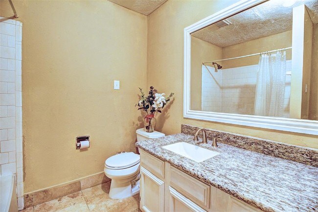 Building Photo - 6615 Briar Terrace Dr