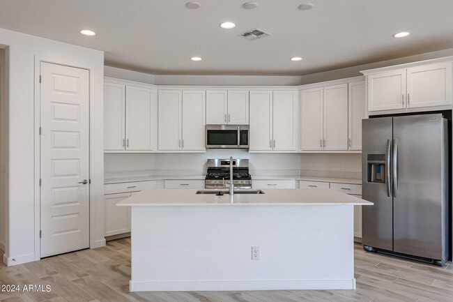 Building Photo - 7682 W Jackrabbit Ln