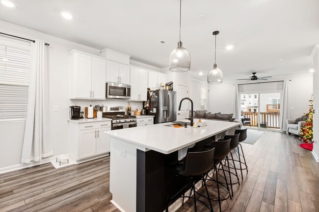 Building Photo - Modern 3-Bedroom Townhome in Magnolia Trace!