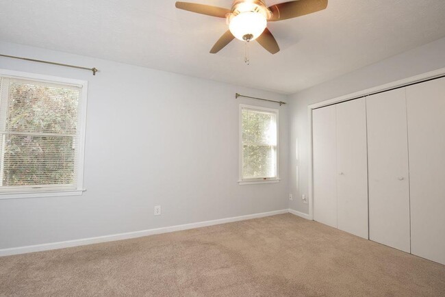 Building Photo - 542 Stratford Green