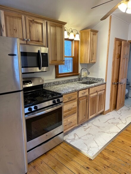 Building Photo - 694 Sebago Rd