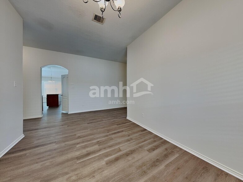 Building Photo - 21415 Branchport Dr