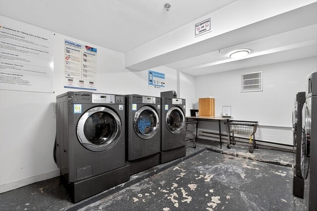 Building Photo - 608 Bramhall Ave