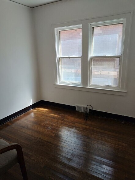 Building Photo - 3311 W Grand St
