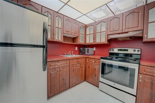 Building Photo - 15600 NW 7th Ave