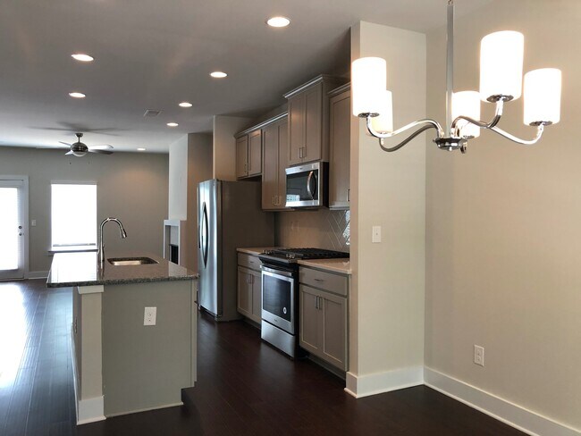Building Photo - 3792 Oxford Cir