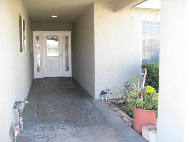 Building Photo - 9266 Cypress Ave