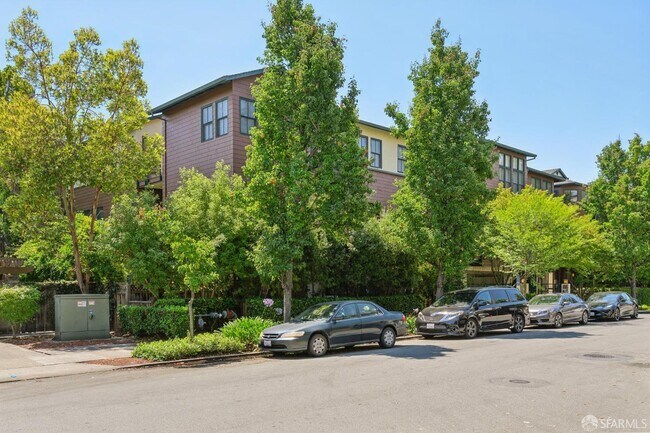 Building Photo - 435 Sheridan Ave