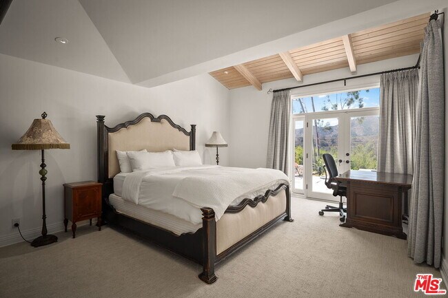 Building Photo - 2529 Pesquera Dr