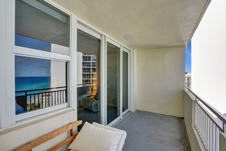 Building Photo - 3180 S Ocean Dr
