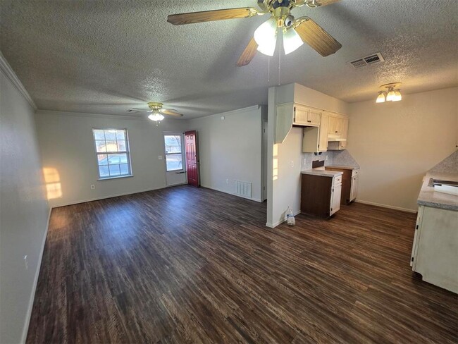 Building Photo - 47 Echo Ln