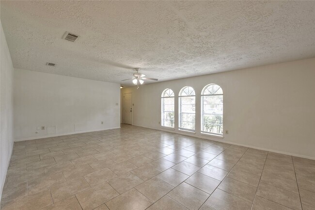 Building Photo - 14119 Bella Dr